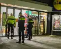 Deur uit sponning geblazen door explosie