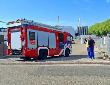 Brand druk bezig met brandbestrijding bij voedselfabrikant