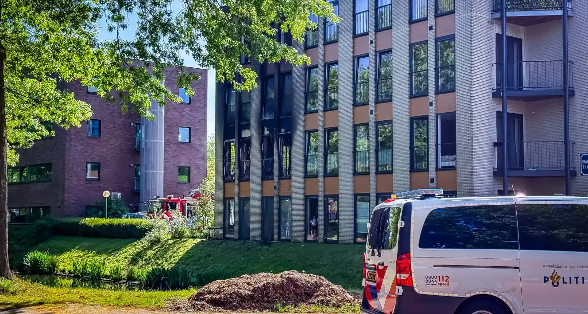 Uitslaande brand in appartementencomplex leidt tot grote schade