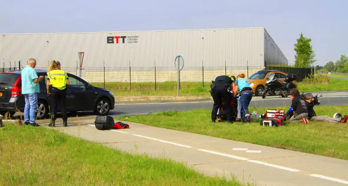 Twee gewonden na botsing met scooter - Foto 11