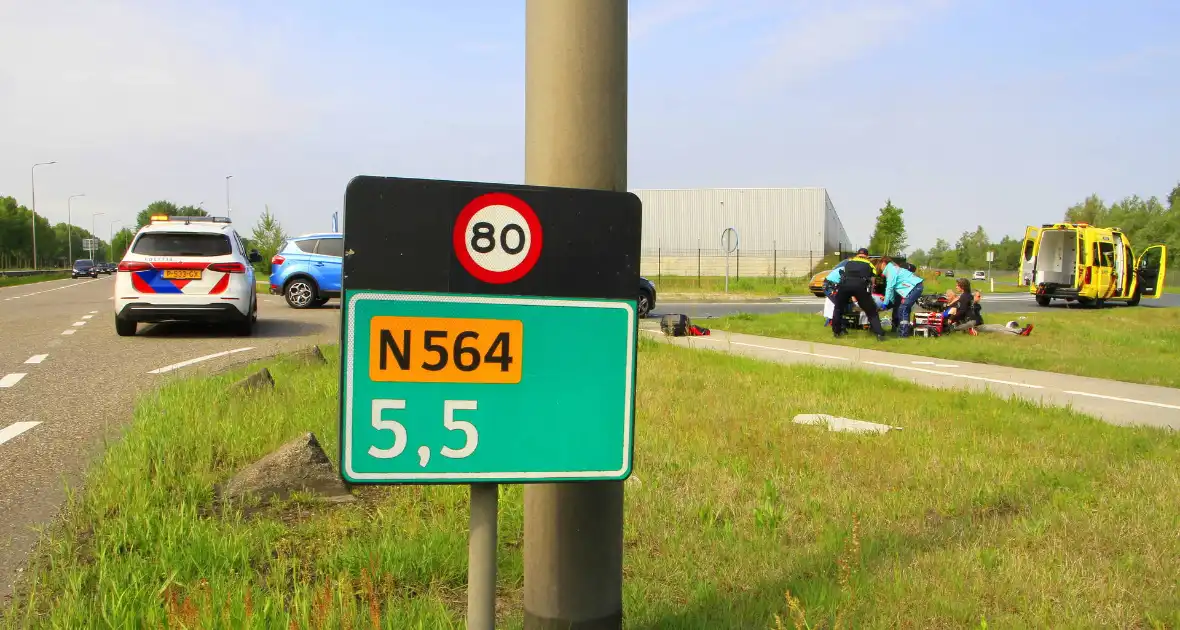 Twee gewonden na botsing met scooter - Foto 12