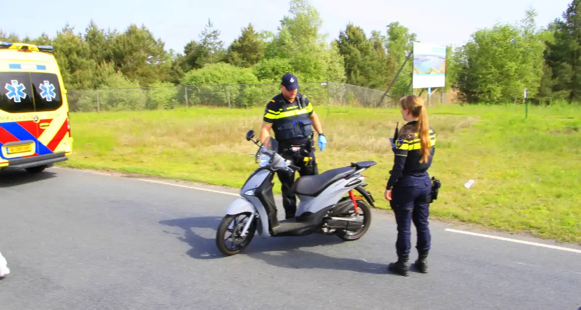 Twee gewonden na botsing met scooter - Foto 2