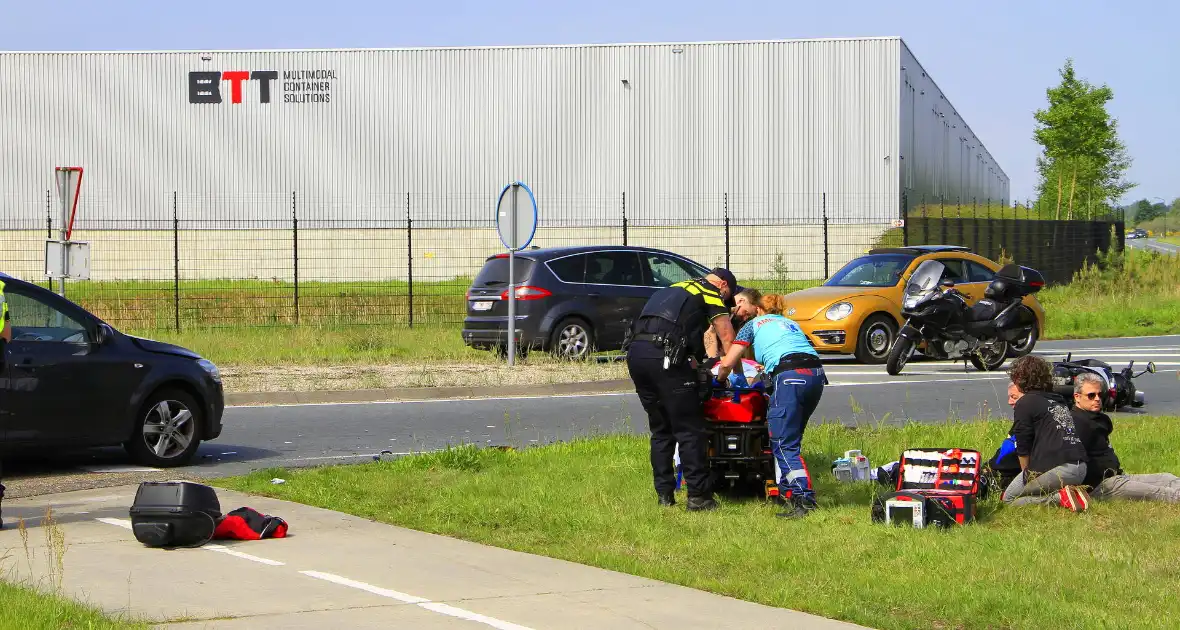 Twee gewonden na botsing met scooter - Foto 3