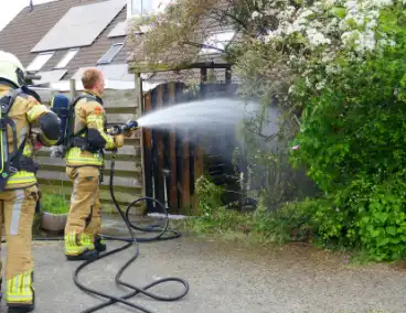 Schade aan poort en schutting door brand