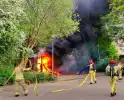 Buurtbewoners proberen brand te blussen