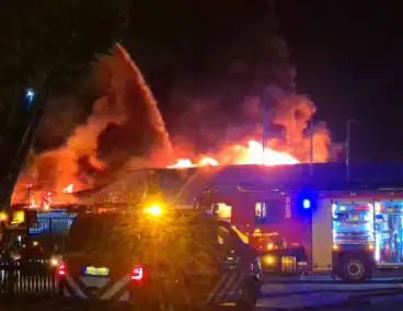 Brand bij autobedrijf in de nachtelijke uren