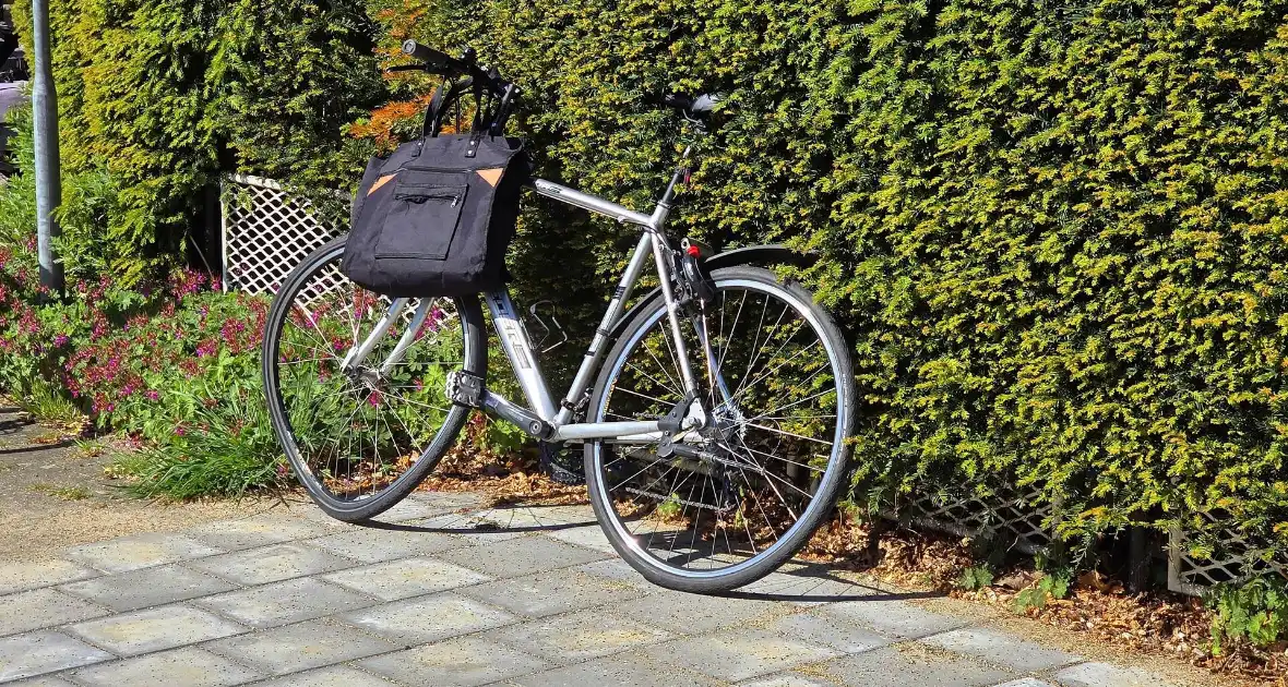 Fietser gewond bij aanrijding met andere fietser - Foto 2