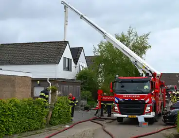 Brandweer groots ingezet bij grote brand in woning