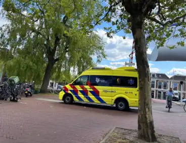 Automobilist en fietser botsen