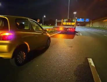 Auto belandt in vangrail na uitwijkmanoeuvre