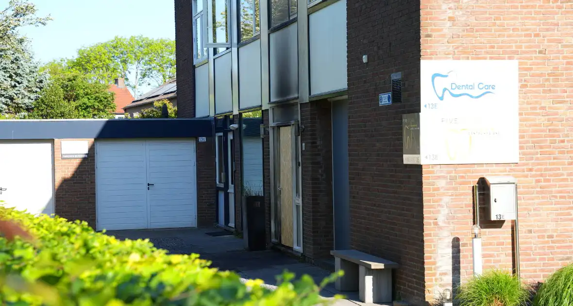 Explosie leidt tot brand in praktijk