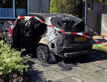 Onderzoek naar vermoedelijke brandstichting bij autobrand