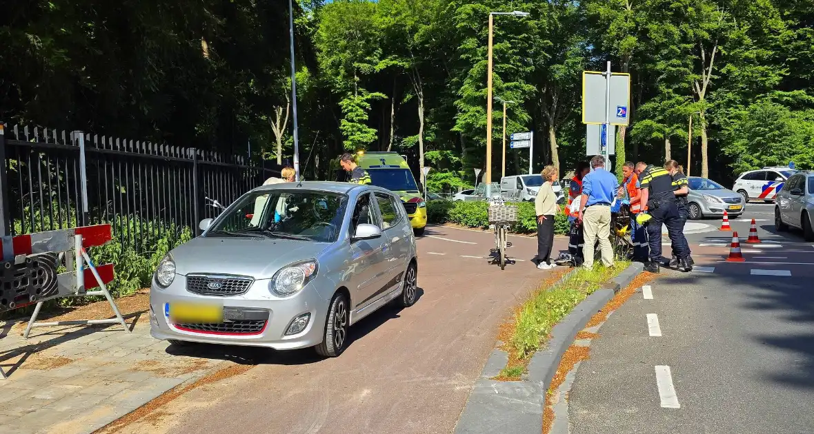 Ongeval tussen auto en fietser op rotonde - Foto 3