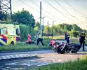 Motoragent botst tegen flitspaal en raakt zwaargewond