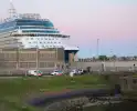 Extinction rebellion blokkeert Sluis voor vertrekkend cruiseschip