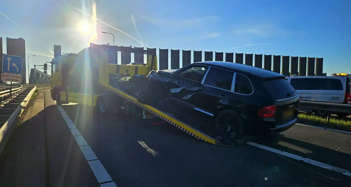Dronken automobilist gewond bij botsing tegen vrachtwagen - Foto 2