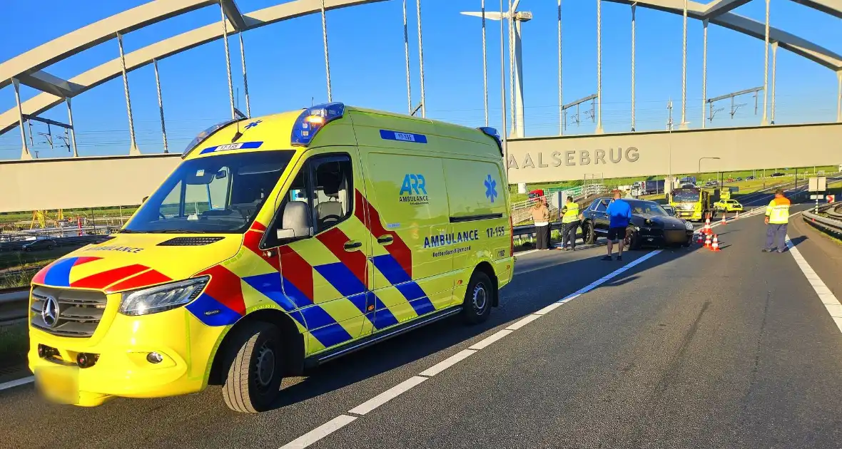 Dronken automobilist gewond bij botsing tegen vrachtwagen - Foto 5