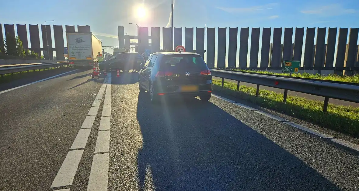 Dronken automobilist gewond bij botsing tegen vrachtwagen - Foto 7