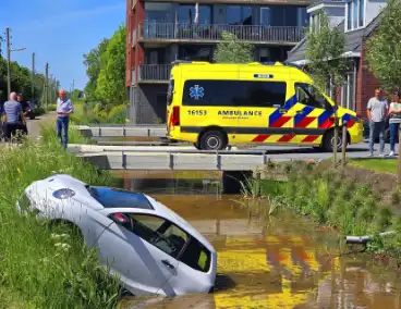 Brommobiel raakt te water