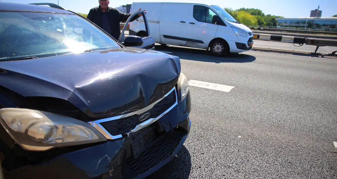 Ongeval tussen twee auto's leidt tot gewonde - Foto 5