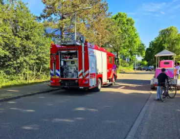 Bermbrand naast auto snel onder controle