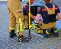 Brandweer haalt lachgasflessen uit afvalcontainer