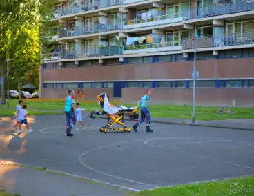 Kind raakt gewond bij ongeval op voetbalveldje