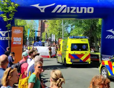 Deelnemer zakt net voor finish in elkaar