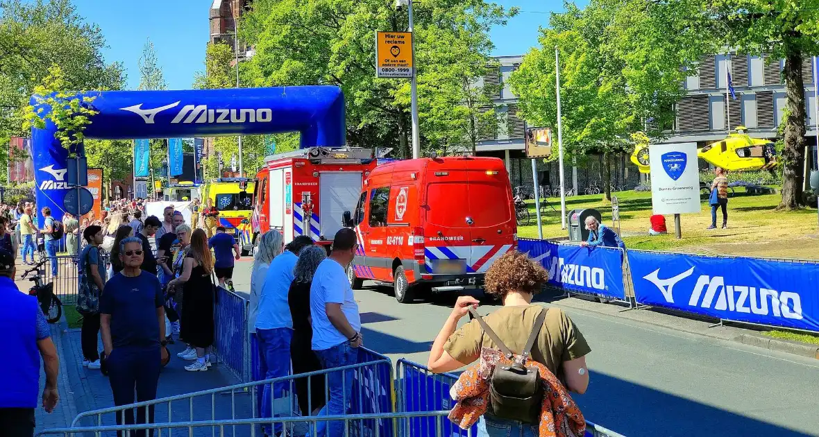 Deelnemer zakt net voor finish in elkaar - Foto 1