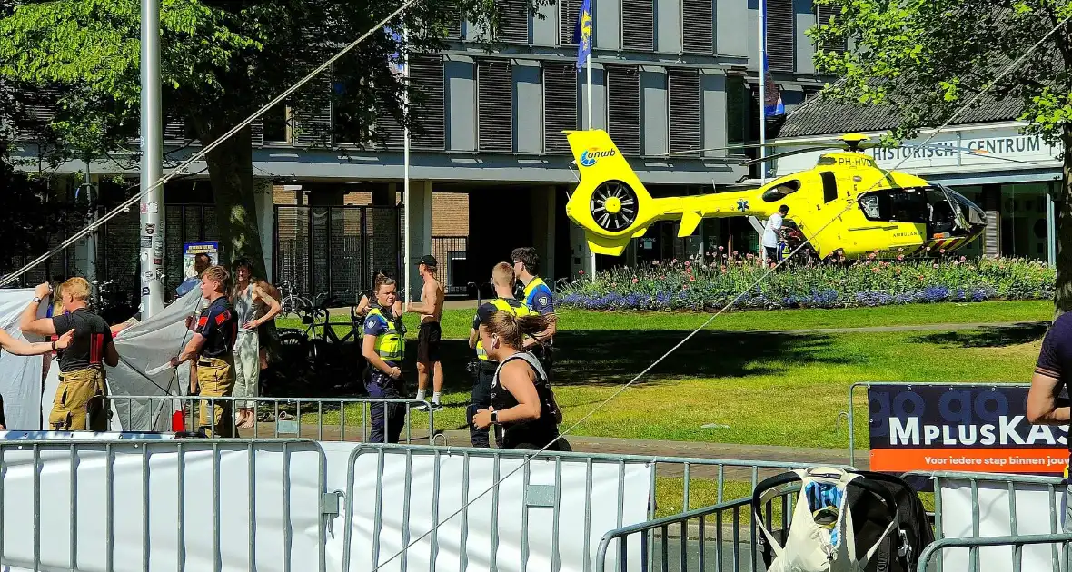 Deelnemer zakt net voor finish in elkaar - Foto 3