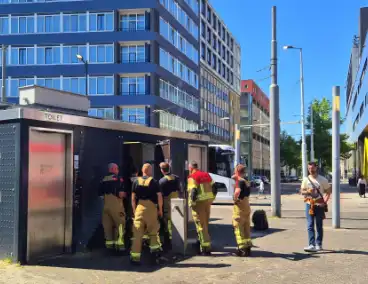 Vrouw opgesloten in openbaar toilet, brandweer bevrijdt haar
