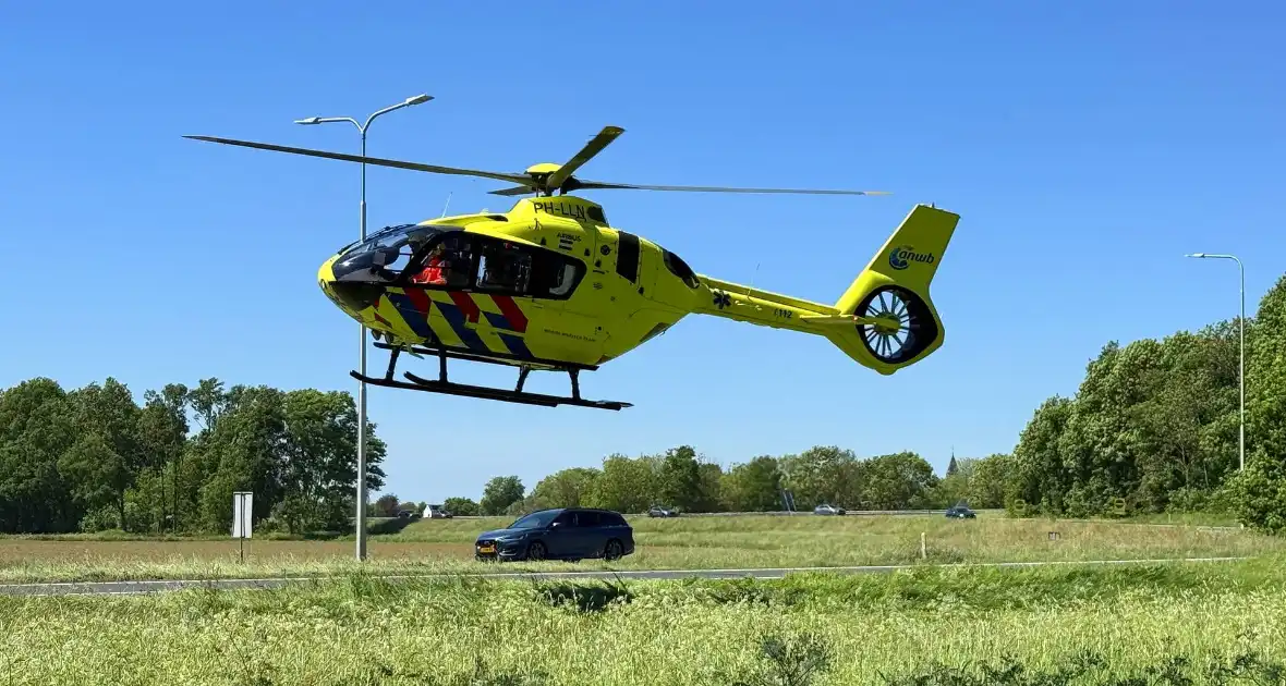 Motorrijder zwaargewond, inzittenden bevrijdt - Foto 3