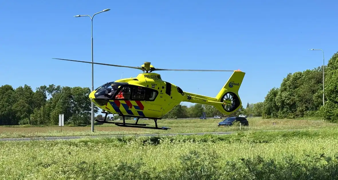 Motorrijder zwaargewond, inzittenden bevrijdt - Foto 4