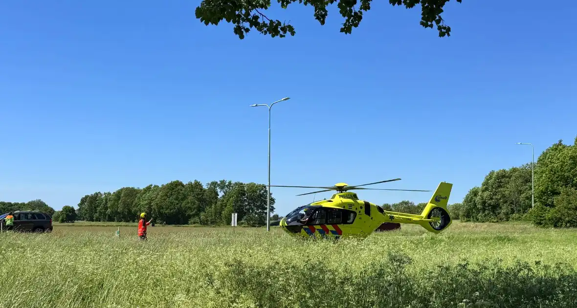 Motorrijder zwaargewond, inzittenden bevrijdt - Foto 5