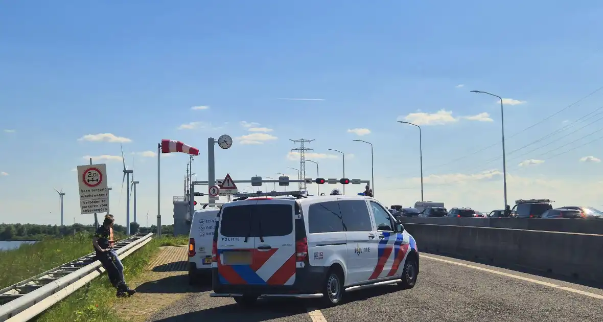 Storing Haringvlietbrug, zorgt voor flinke file - Foto 2