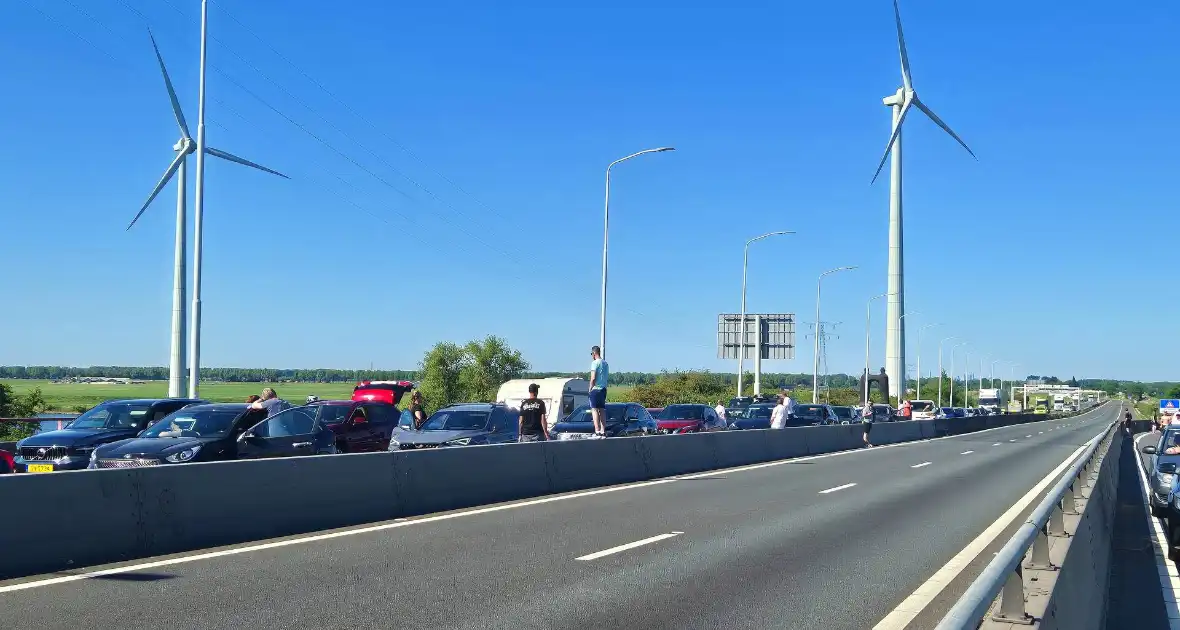 Storing Haringvlietbrug, zorgt voor flinke file - Foto 6