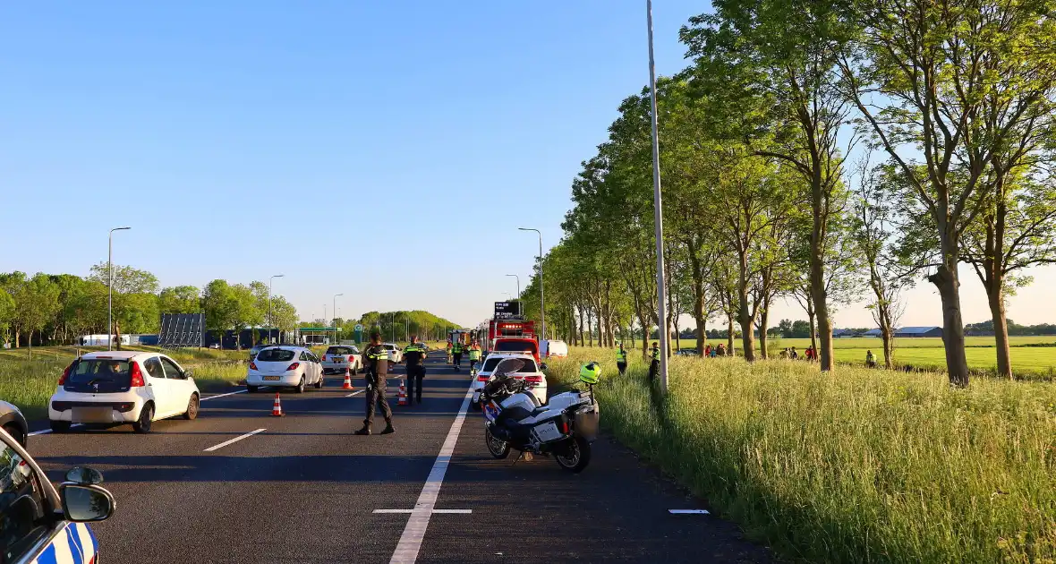 Ernstig ongeval tussen twee auto's op snelweg - Foto 3