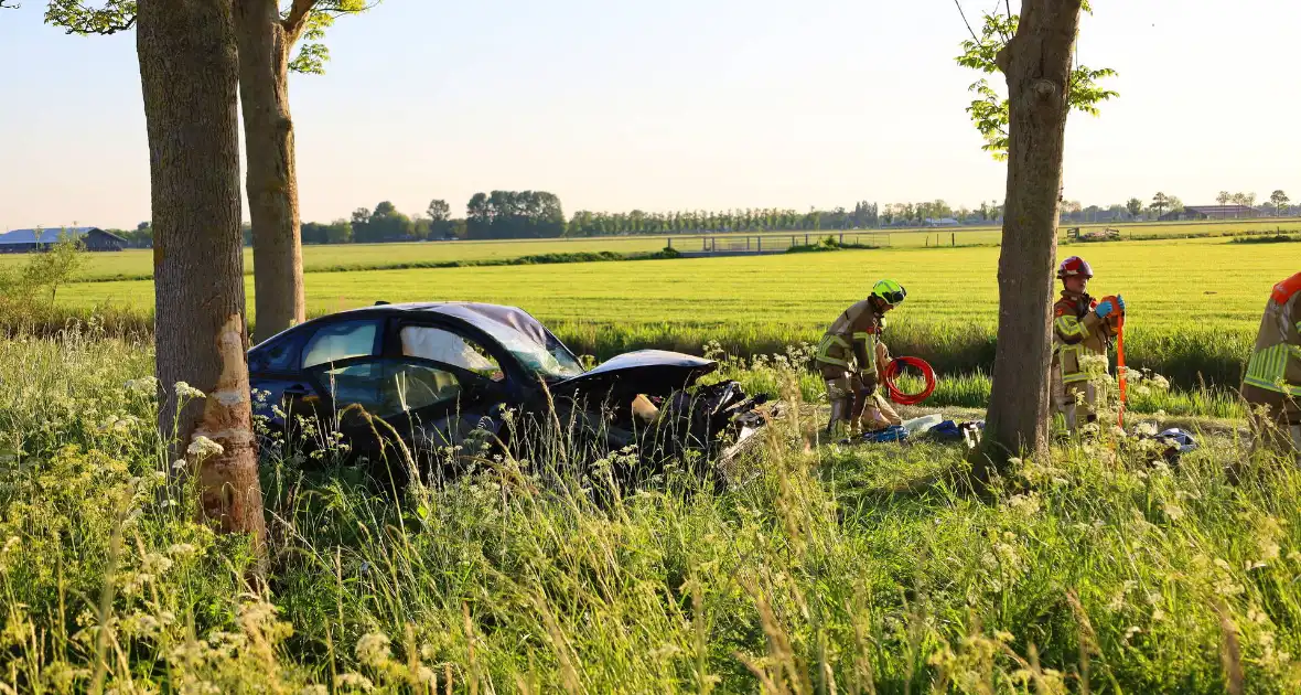 Ernstig ongeval tussen twee auto's op snelweg - Foto 7