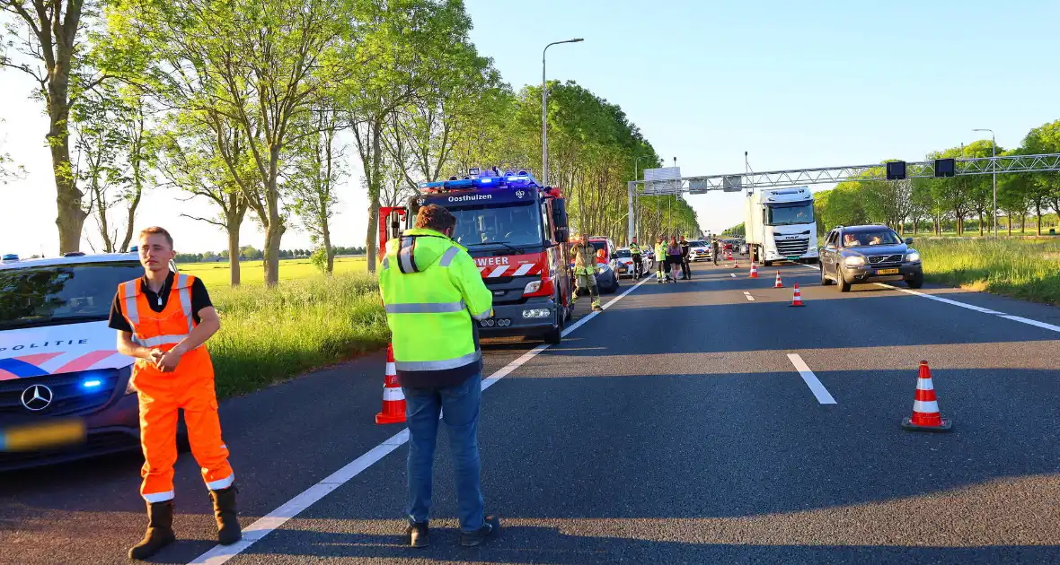 Ernstig ongeval tussen twee auto's op snelweg - Foto 8