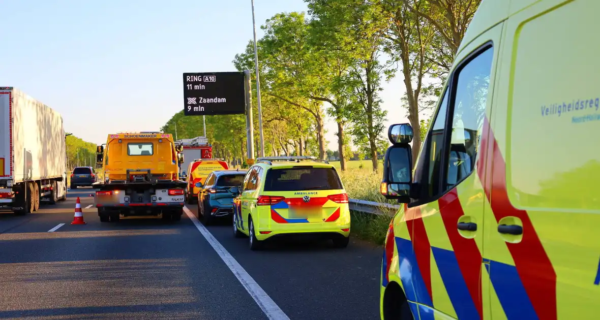 Ernstig ongeval tussen twee auto's op snelweg - Foto 9