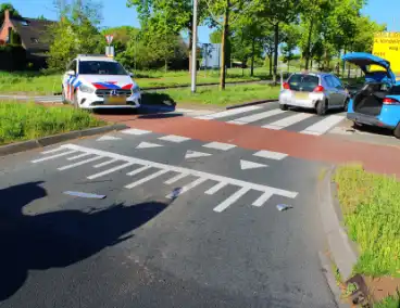Ongeluk op rotonde leidt tot controle in ambulance