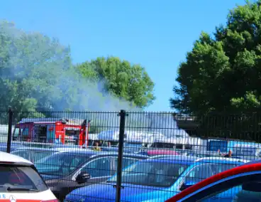 Brand in loods zorgt voor flinke rookontwikkeling