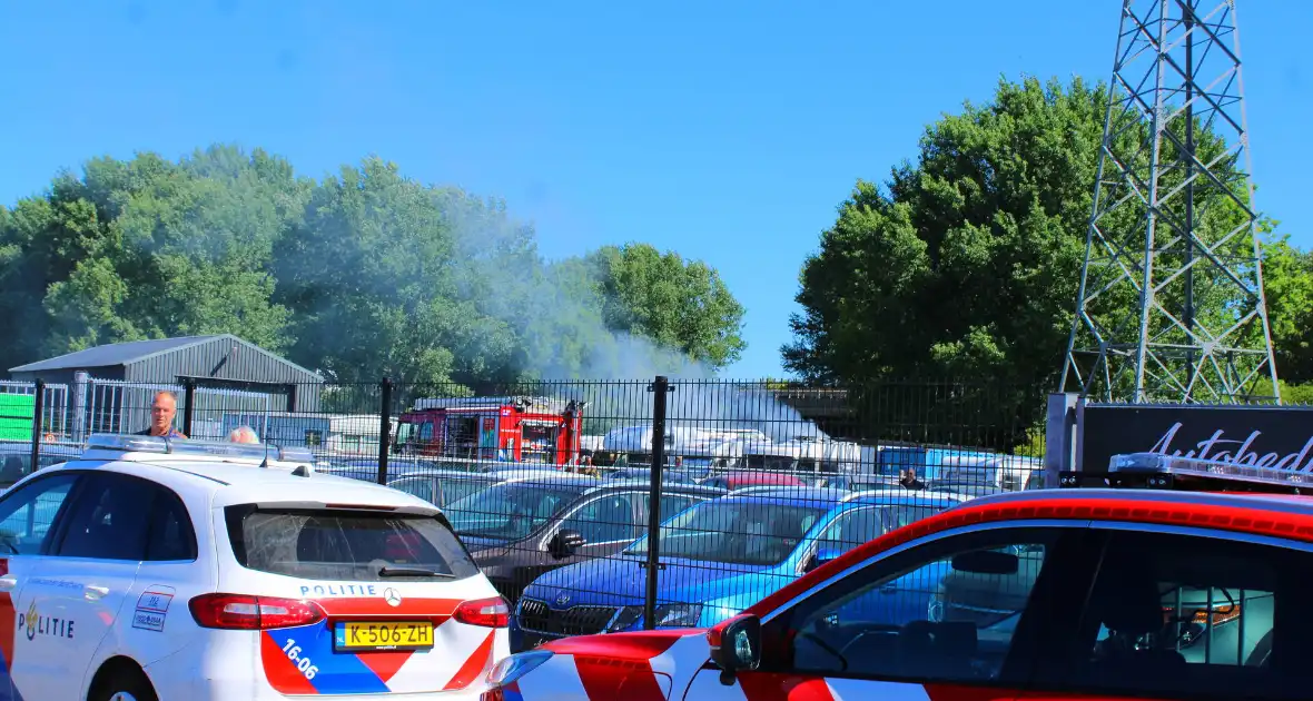Brand in loods zorgt voor flinke rookontwikkeling - Foto 1