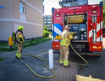 Buitenbrand zorgt voor brandlucht in woning