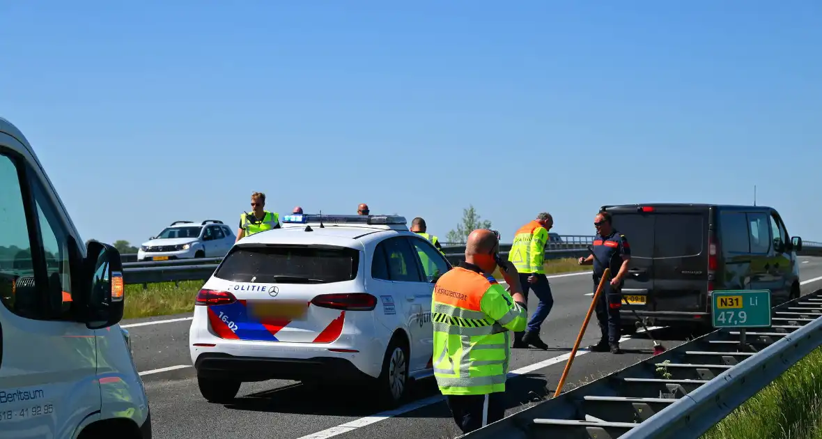 Kop-staartbotsing in staart file eerdere aanrijding - Foto 1