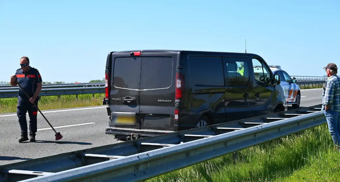 Kop-staartbotsing in staart file eerdere aanrijding - Foto 2
