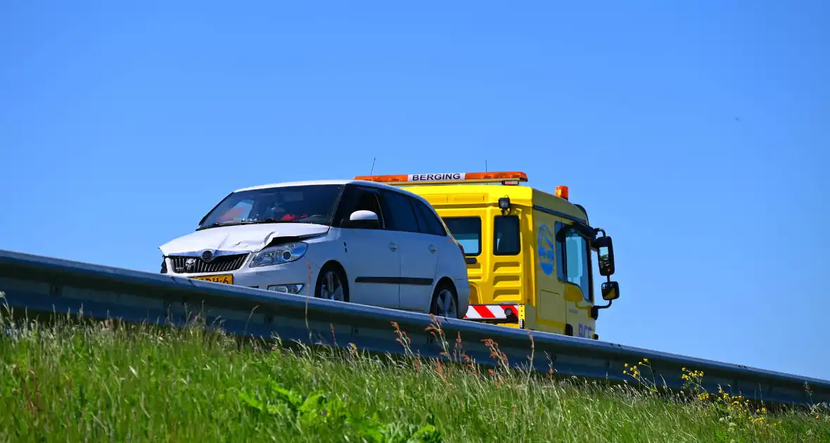 Kop-staartbotsing in staart file eerdere aanrijding - Foto 3