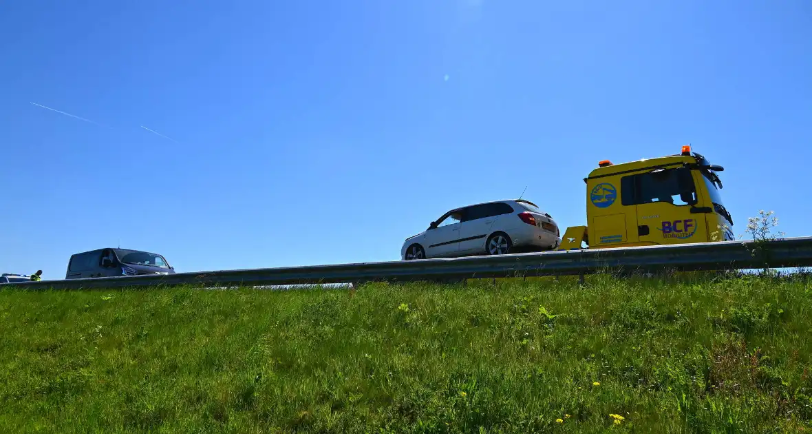 Kop-staartbotsing in staart file eerdere aanrijding - Foto 4