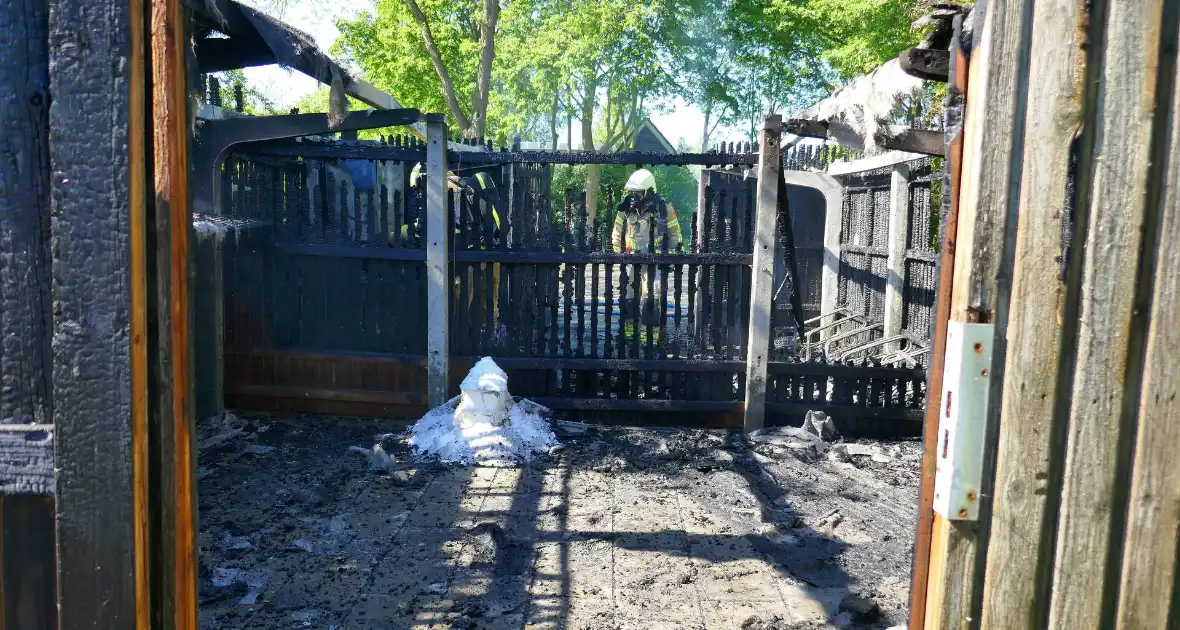 Berging van instelling in brand - Foto 5