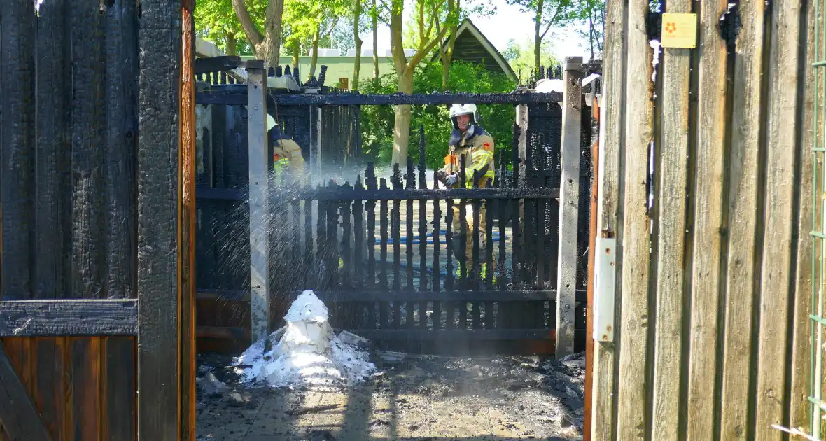 Berging van instelling in brand - Foto 9